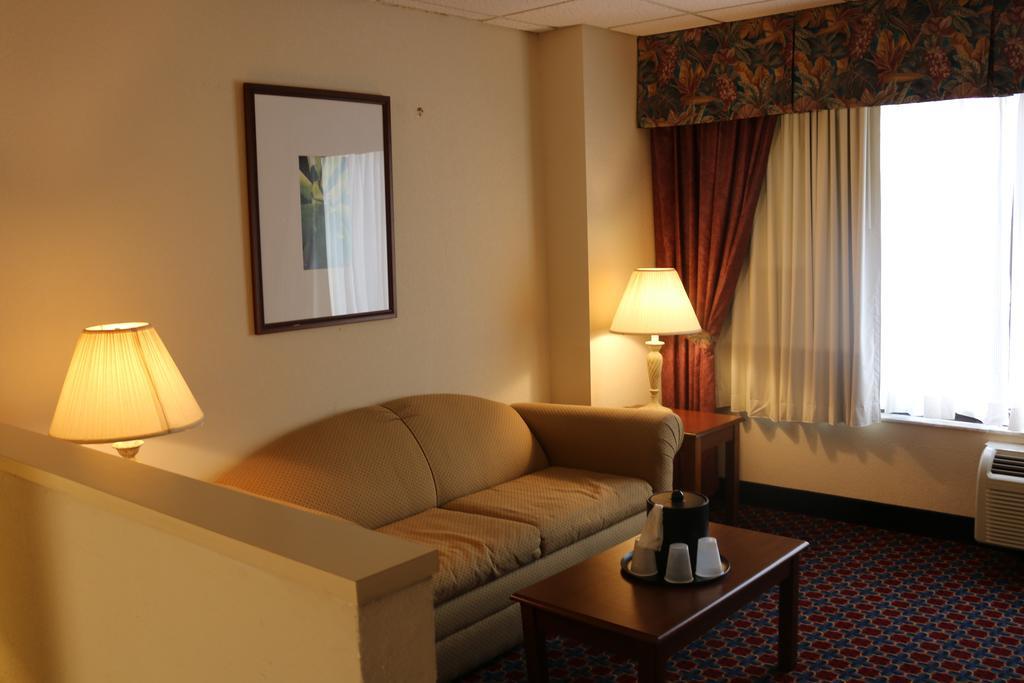 Imperial Swan Hotel And Suites Lakeland Δωμάτιο φωτογραφία